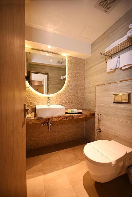 Hotel Tulip Near Delhi Airport Нью-Дели Экстерьер фото